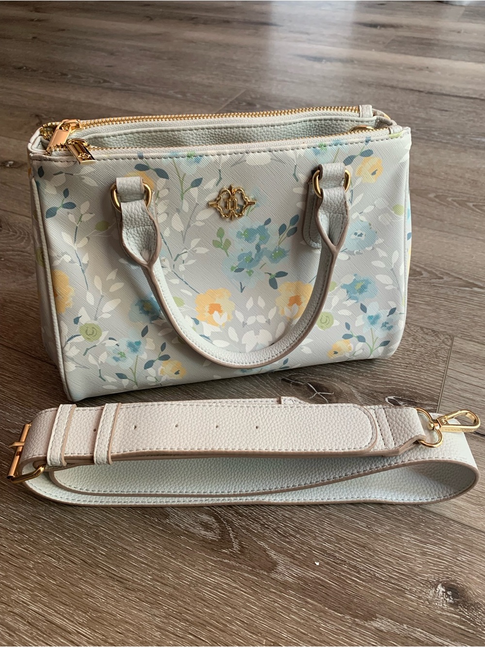Nanette Lepore blue floral handbag #floral #handbag